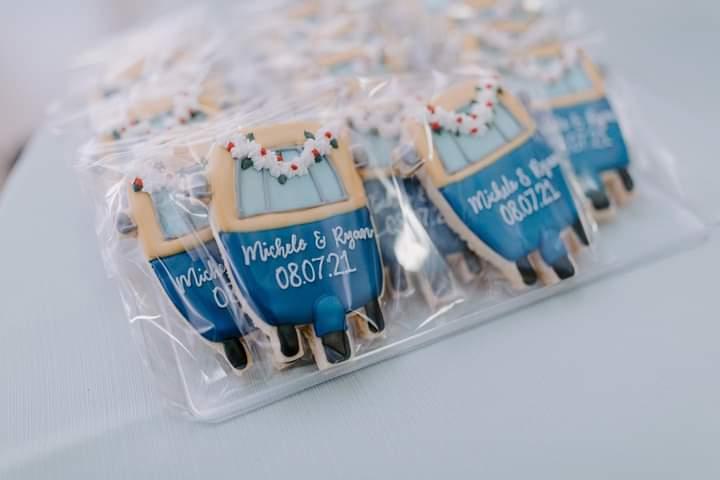 Wedding cookies: auto rickshaw